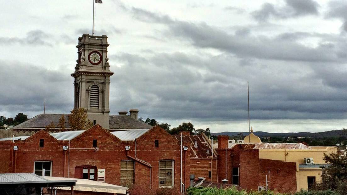Women held at gunpoint in Castlemaine