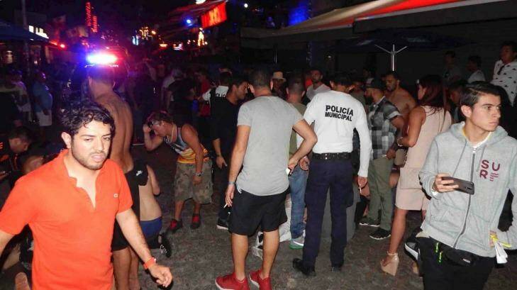 People outside the Blue Parrot nightclub after the shooting.  Photo: Por Esto! de Quintana Roo