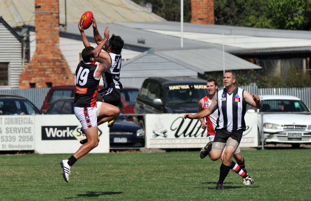CHFL football action.
Clunes Vs Creswick.


Picture: JULIE HOUGH

