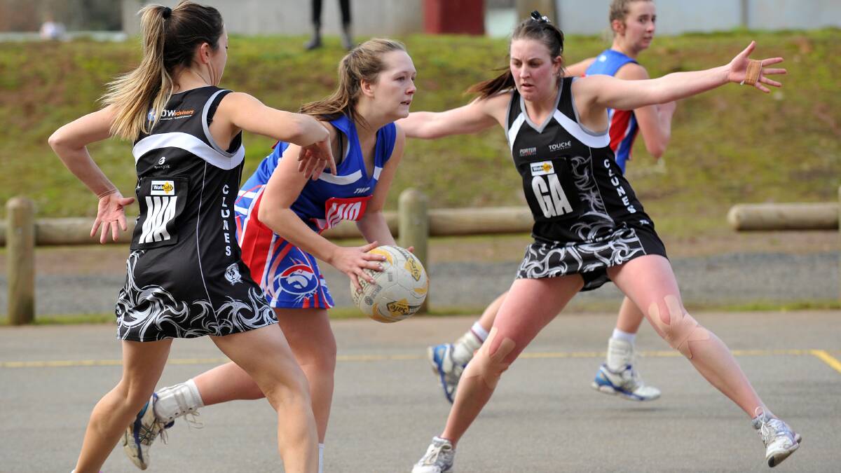 LOOKING AHEAD: Jazmin Sabo looks for space between Clunes players Brittney McCulloch and   Tiarnee Lake. Picture: JULIE HOUGH