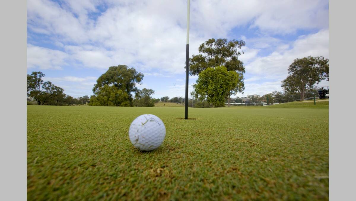 Golf clubs begin championships