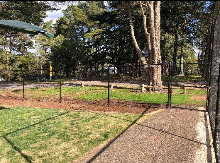
Ready for action: the new fencing at the tennis club. 
