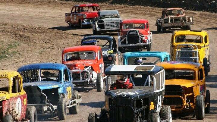 Cars at a recent Daylesford Speedway meet.  Picture: Daylesford Speedway. 