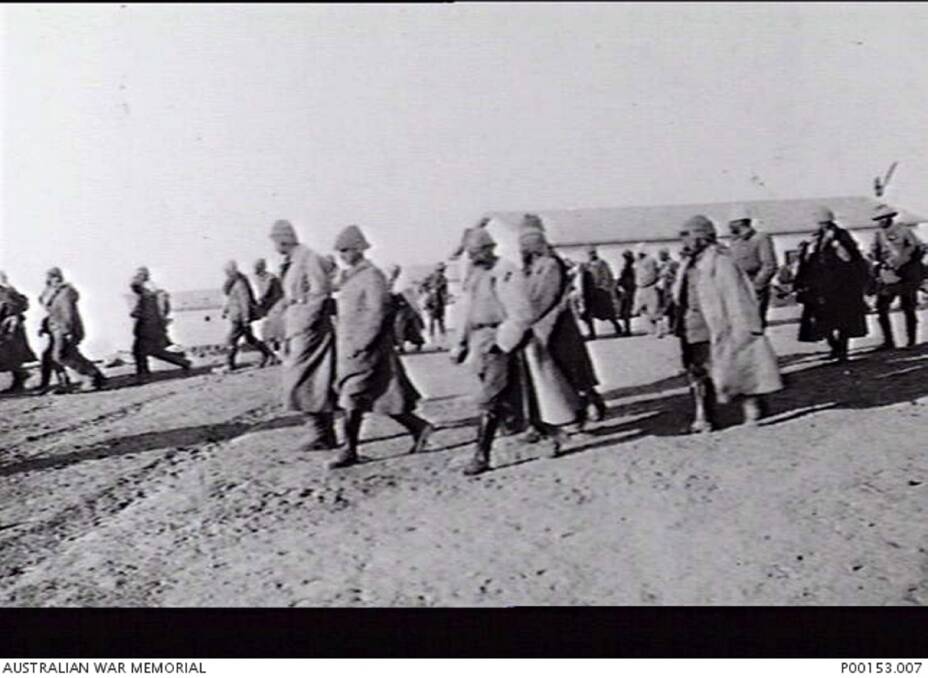 2000 captured: Turkish soldiers captured in the charge at Beersheba. Picture: AWM.