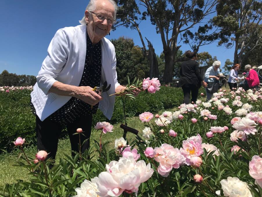HAPPY: The residents of Trentham Aged Care enjoyed their day at the Peony Farm and returned home with a bunch of flowers each. 