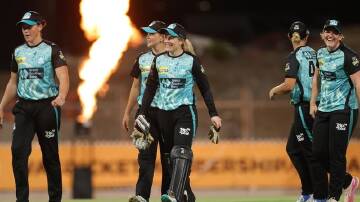 The Heat were all smiles after beating the Scorchers to set up a WBBL grand final date in Adelaide. (Richard Wainwright/AAP PHOTOS)