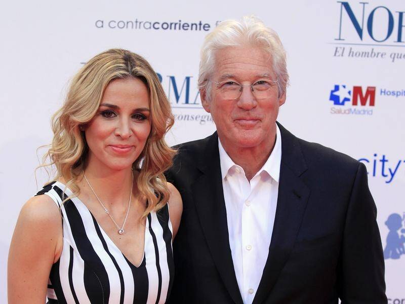 US actor Richard Gere and his wife Alejandra Silva have confirmed they are expecting a baby.