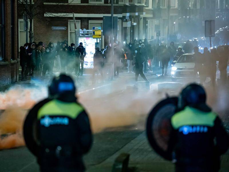 Anti-lockdown protesters in the Netherlands have rioted, looted and attacked police.