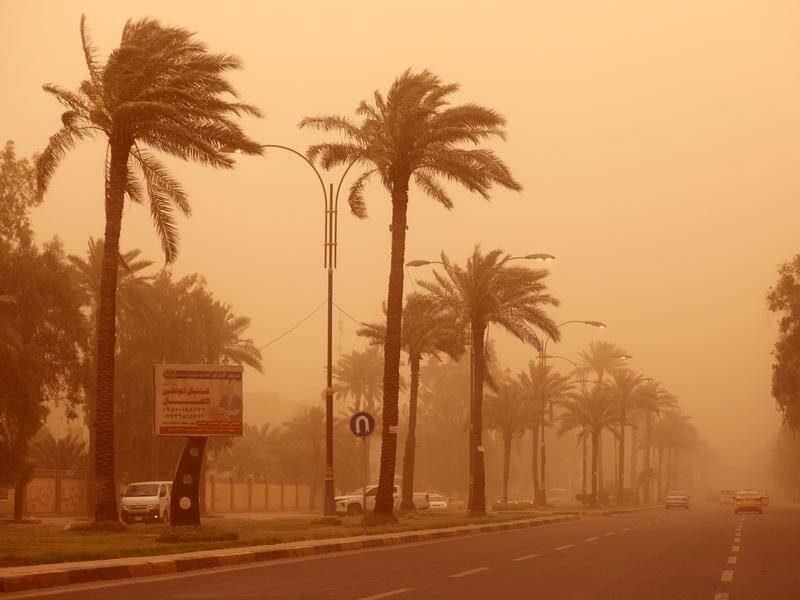 Dozens of Iraqis are seeking medical aid after major dust storms hit five provinces.