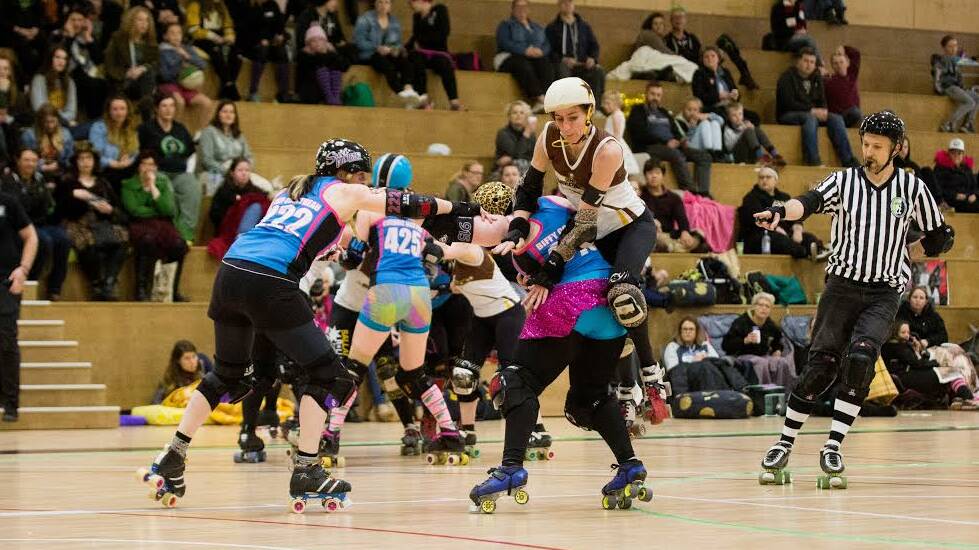 Rat Pack jammer Zavier Anderson tries to get around Westside Glory blocker. Picture: Stacey Moll